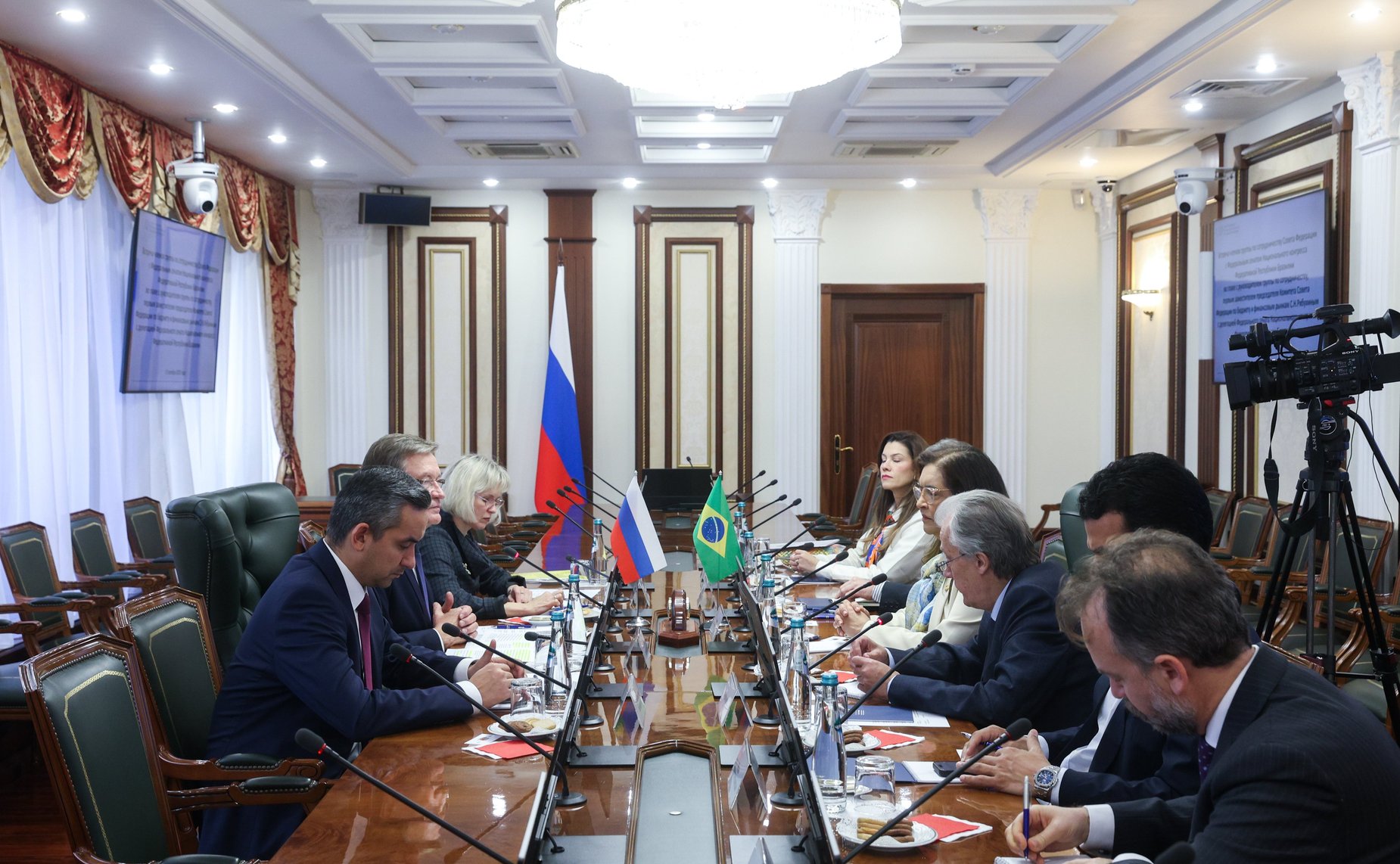 Сергей Рябухин провел встречу с делегацией Федерального сената Национального конгресса Федеративной Республики Бразилии. Делегацию возглавляет Эудосия Мария Оланда де Араужо Калдас