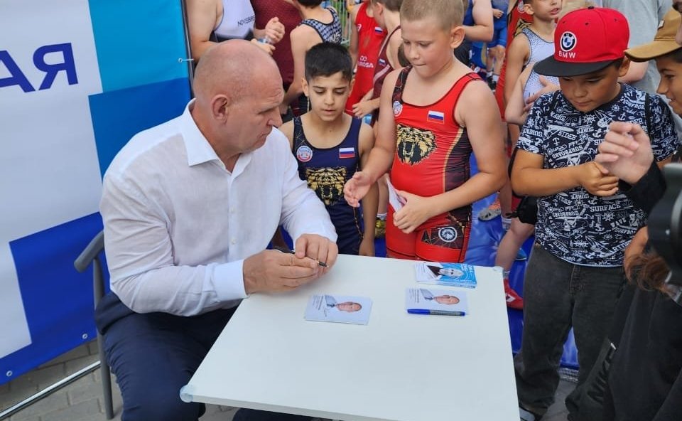 Александр Карелин принял участие в мероприятиях, посвящённых Дню молодёжи и Дню города Новосибирска