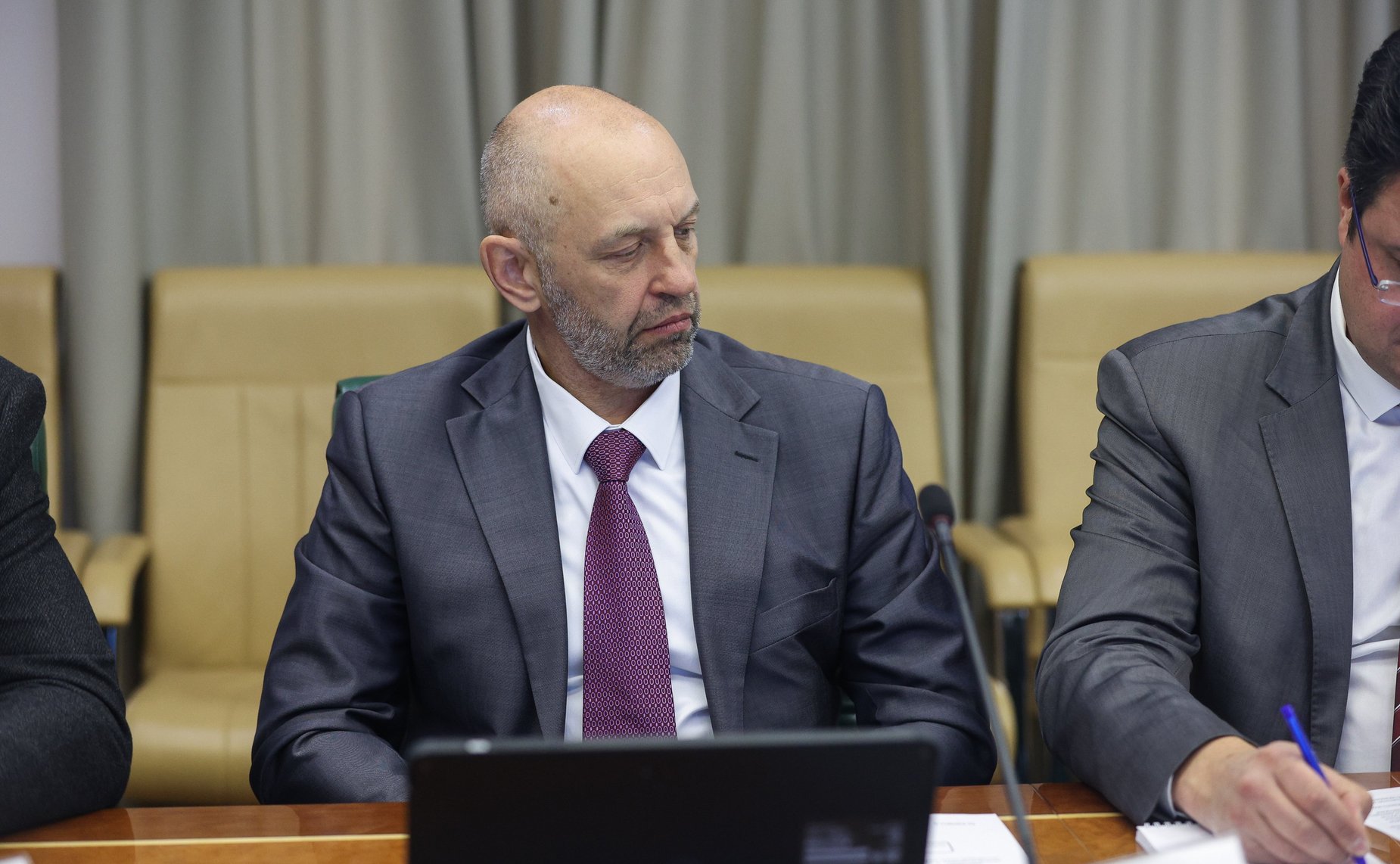 Заместитель Председателя Совета Федерации Николай Журавлев провел совещание по вопросам развития малого и среднего предпринимательства в стране