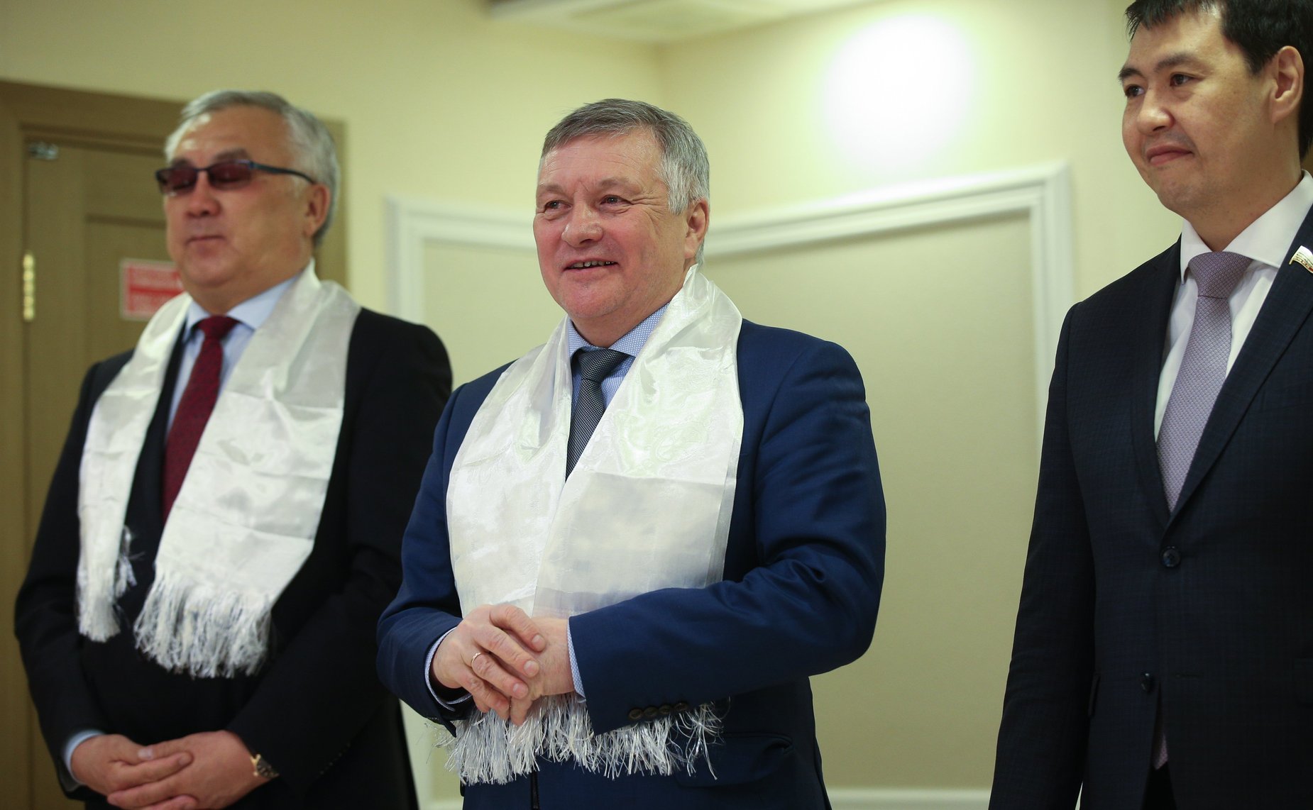 В Совете Федерации состоялось открытие Фотовыставки «Навстречу белому месяцу», приуроченной к празднованию буддийского Нового года по лунному календарю