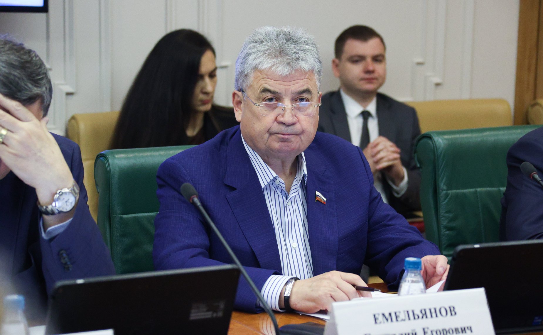 Геннадий Емельянов