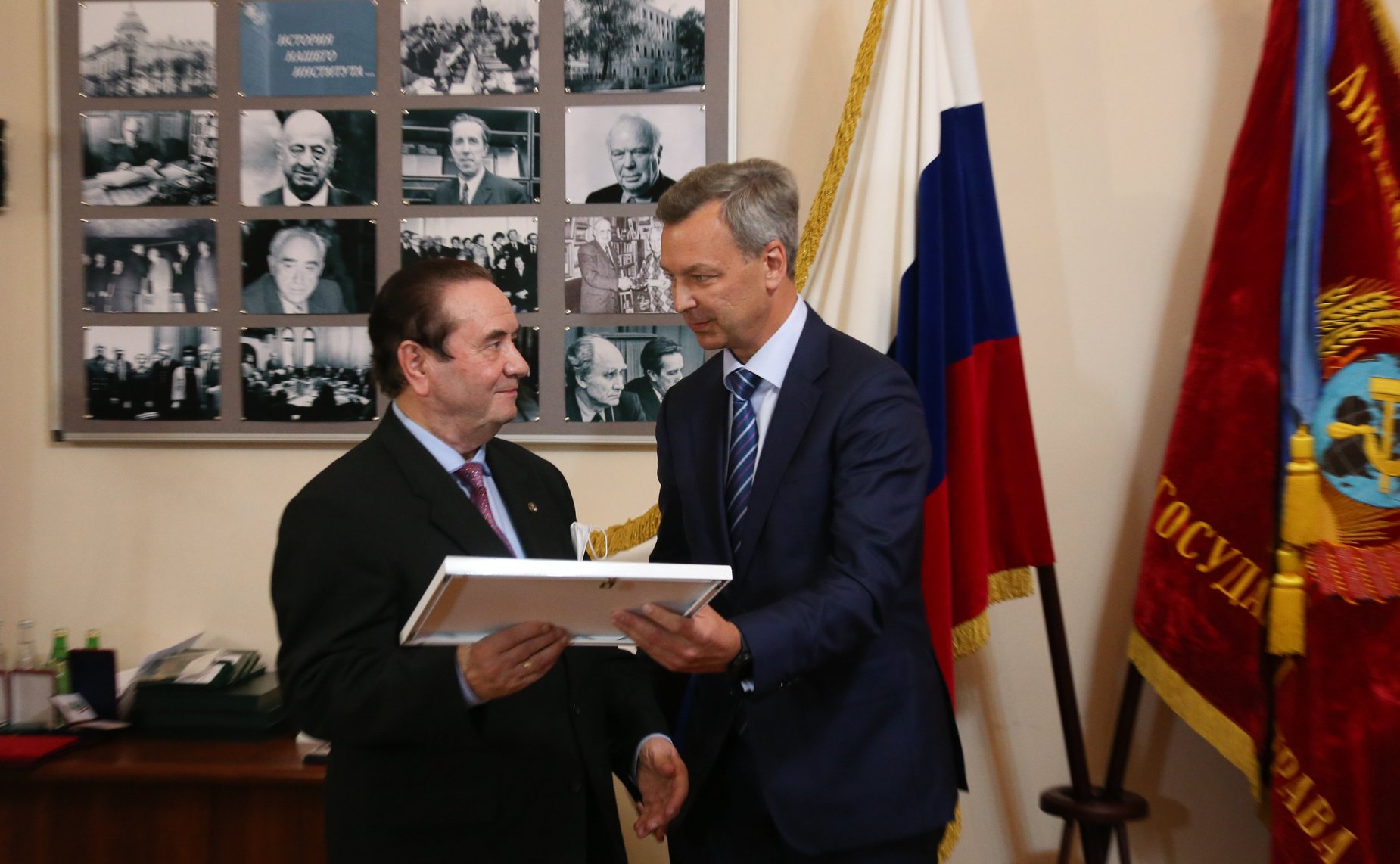 А. Яцкин и В. Полетаев наградили сотрудников Института государства и права РАН