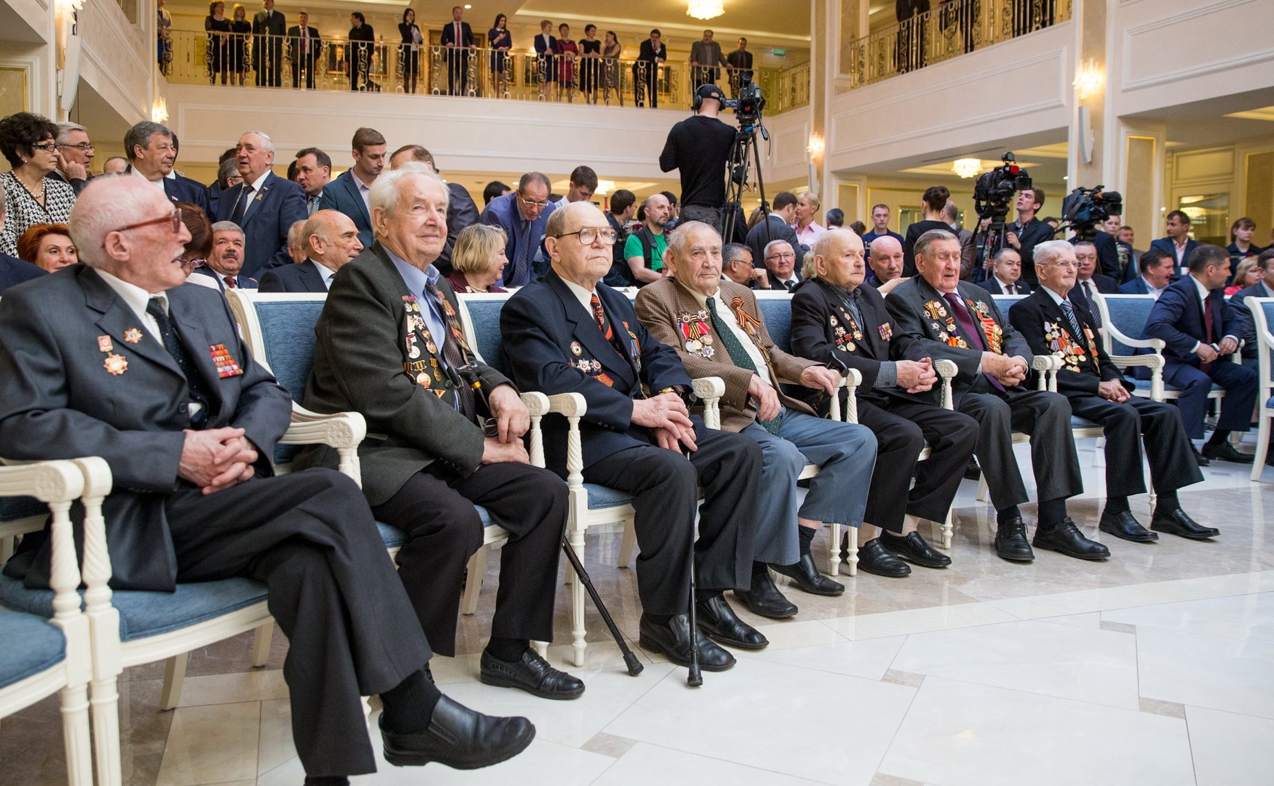 Торжественная церемония награждения российских городов-героев памятными 