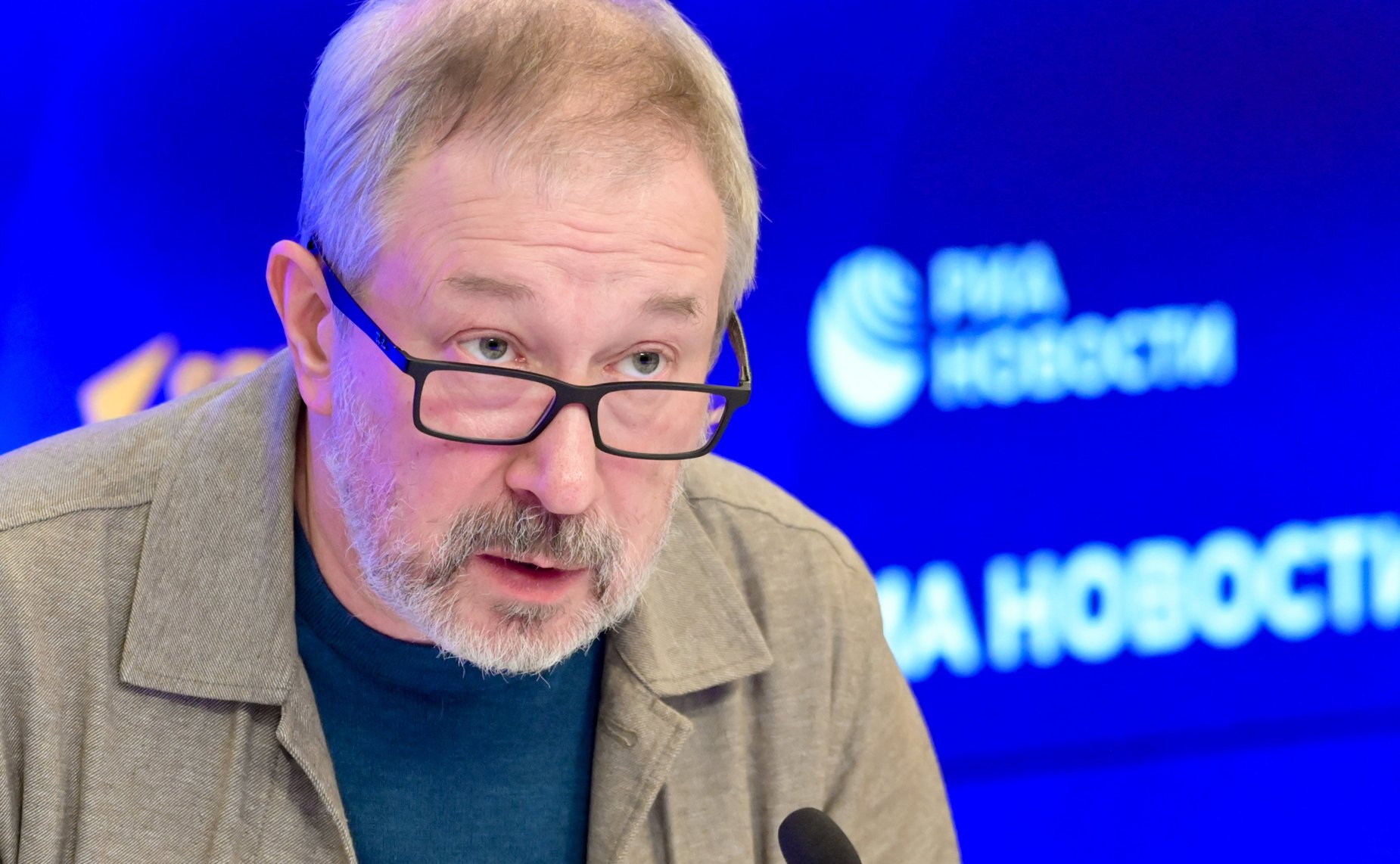 В международном мультимедийном пресс-центре Медиагруппы «Россия сегодня» состоялась пресс-конференция Владимира Джабарова по итогам презентации на пленарном заседании Совета Федерации ежегодного доклада Комиссии СФ по защите государственного суверенитета