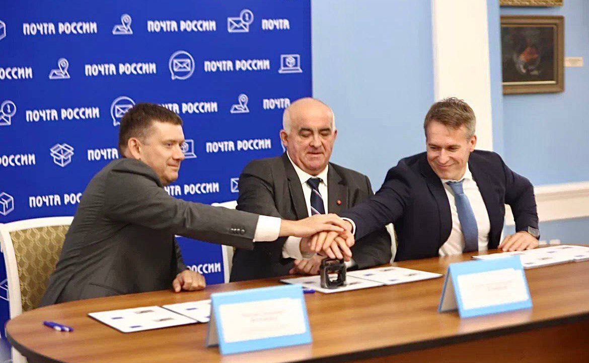 Николай Журавлев вместе с генеральным директором АО «Почта России» Михаилом Волковым и губернатором Костромской области Сергеем Ситниковым принял участие в церемонии гашения почтовой марки «Кострома – город трудовой доблести»
