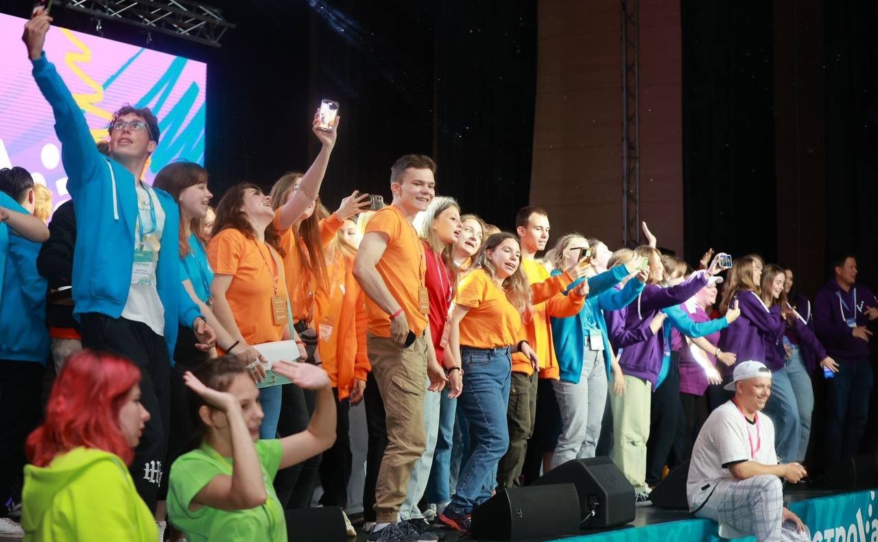 Церемония открытия десятого Всероссийского молодёжного форума «ОстроVа» в Южно-Сахалинске