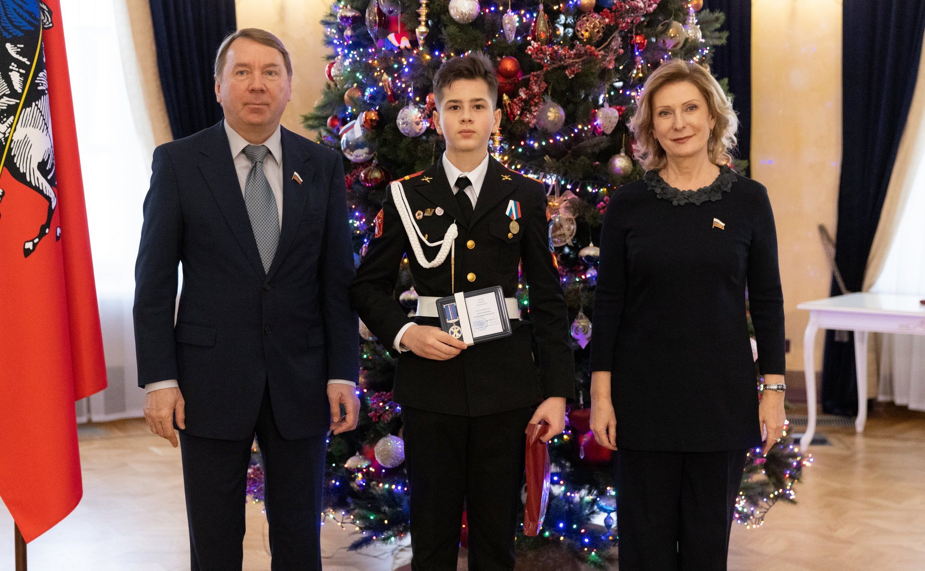 Инна Святенко и Владимир Кожин вручили награды детям-героям