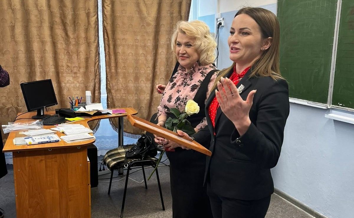 Ирина Кожанова вручила благодарности победителям Всероссийского детского школы-конкурса «Портрет твоего края» в городе Смоленске