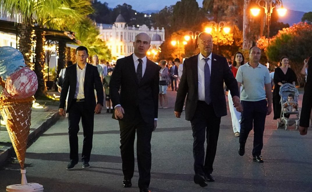 Делегации Совета Федерации приняла участие в праздничных мероприятиях по случаю 15- летия признания независимости Республики Абхазия