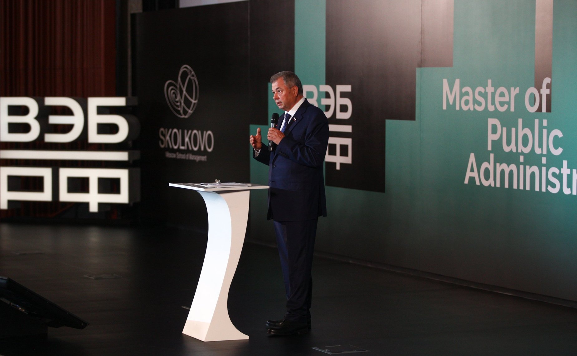 Анатолий Артамонов