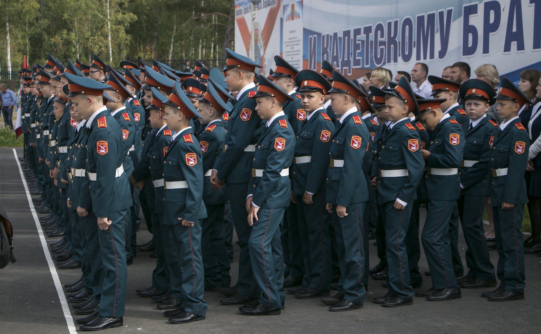 Торжественная линейка, посвященная Дню знаний, в Образовательном центре «Кадетская школа «Корабелы Прионежья» имени Героя России Ю.Л. Воробьева