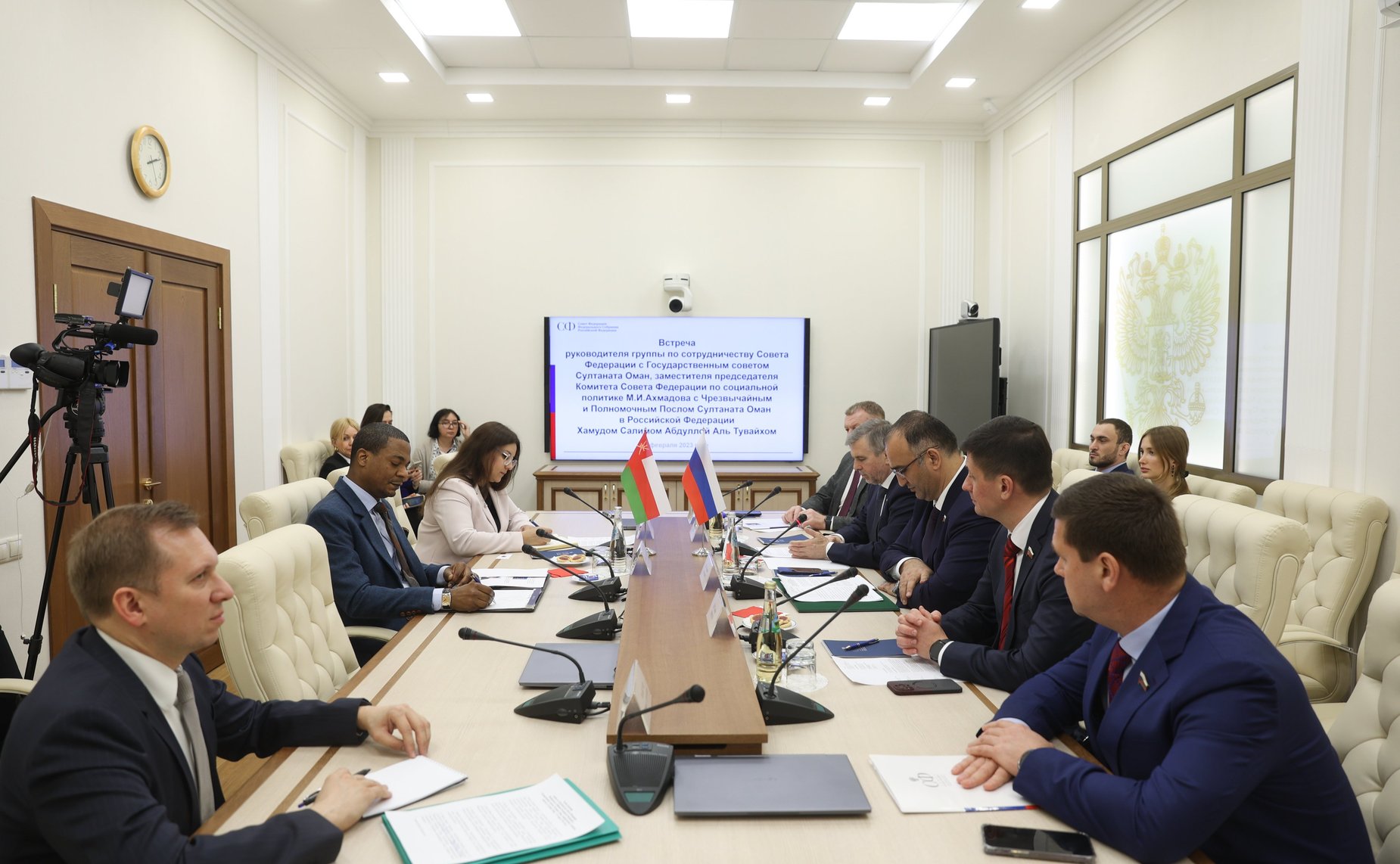 Встреча руководителя группы по сотрудничеству СФ с Государственным советом Султаната Оман, заместителя председателя Комитета СФ по социальной политике Мохмада Ахмадова с Чрезвычайным и Полномочным Послом Султаната Оман в РФ