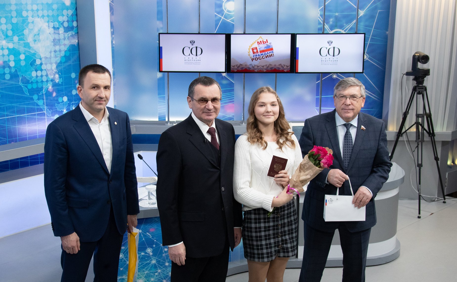 Церемония вручения паспортов в рамках проведения Всероссийской акции «Мы — граждане России!»