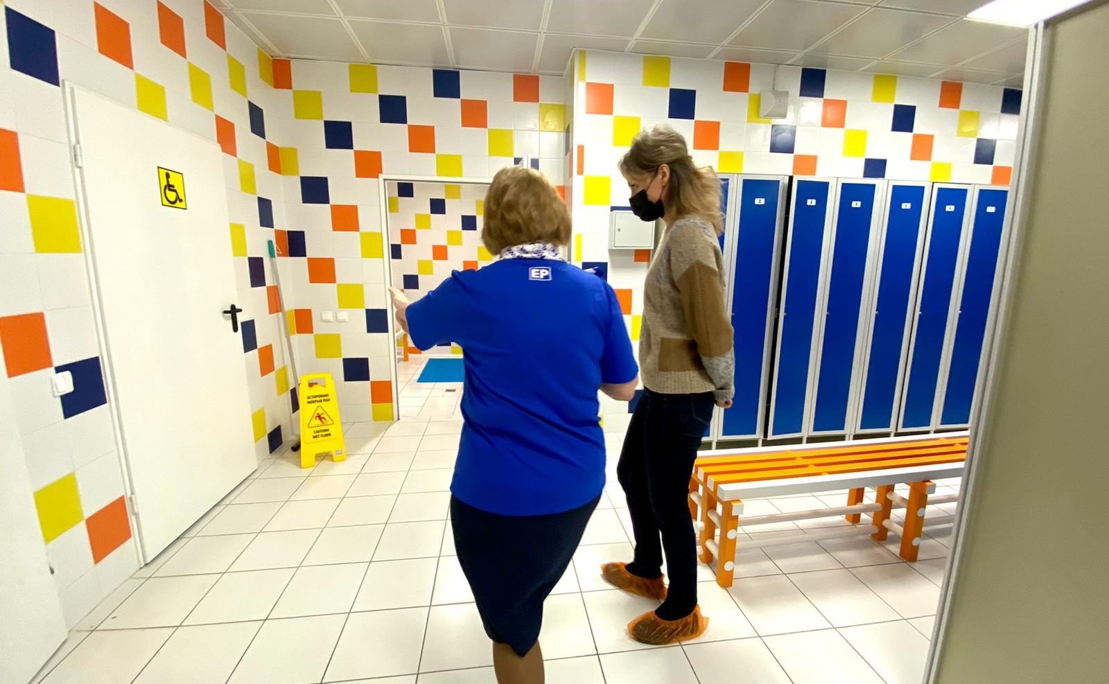 Татьяна Сахарова в ходе рабочей поездки в регион посетила физкультурно-оздоровительный комплекс (ФОК) с бассейном в городе Коле