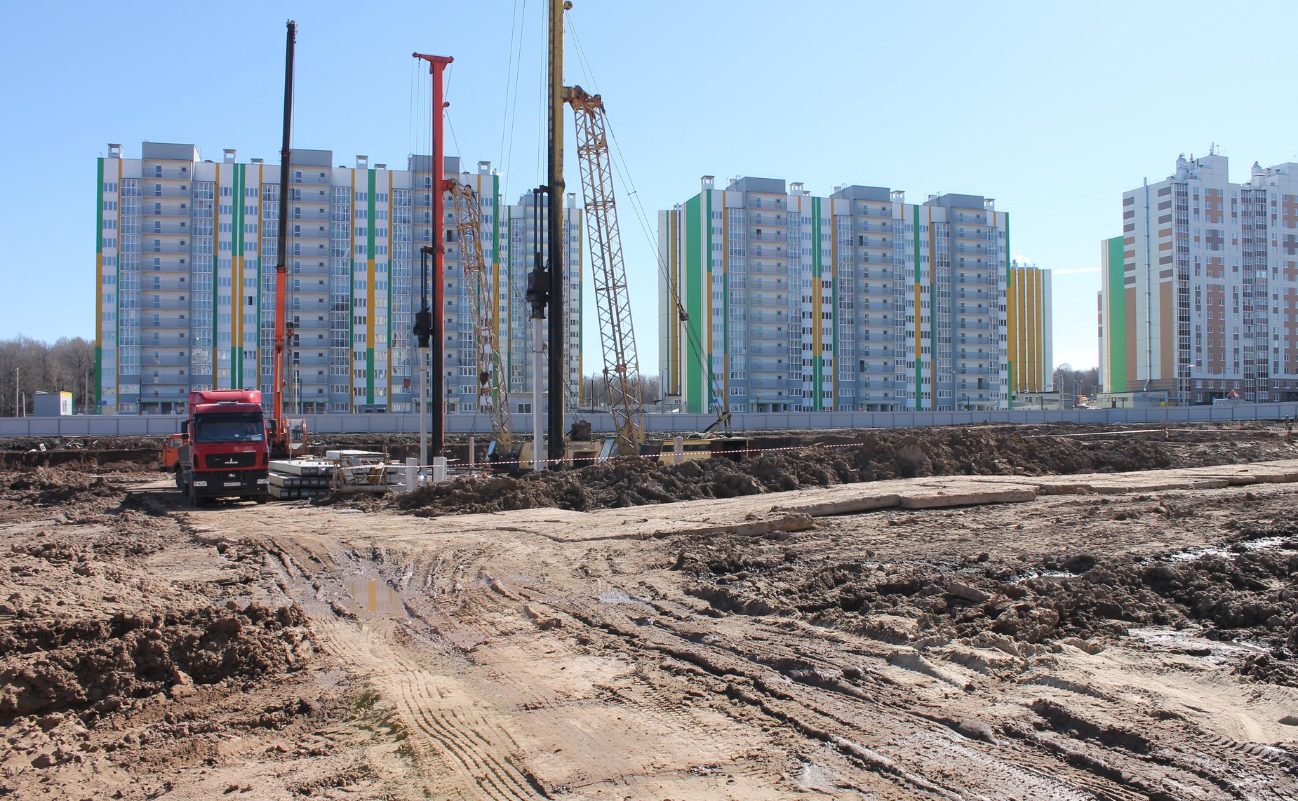 Николай Владимиров посетил строительную площадку будущей школы в микрорайоне «Солнечный»