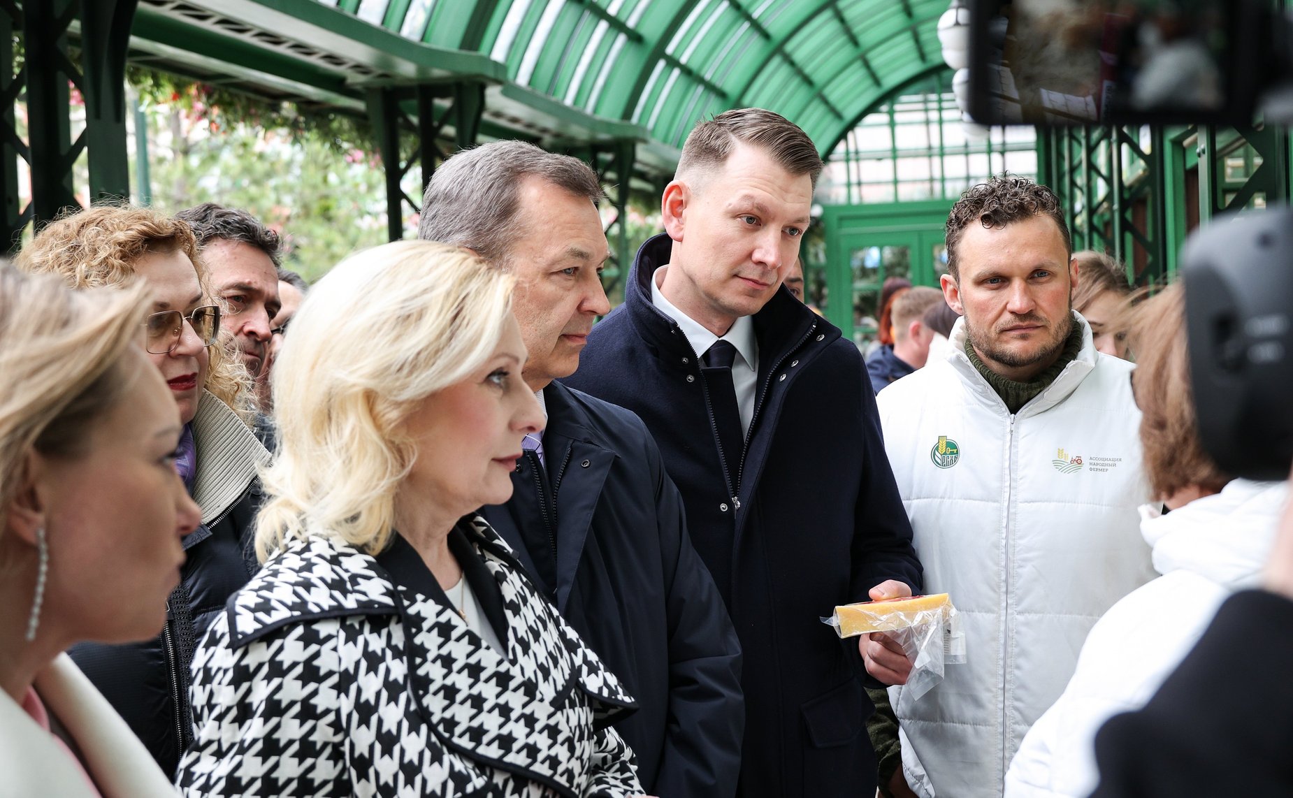 Сенаторы РФ открыли ярмарку фермерской продукции в Москве