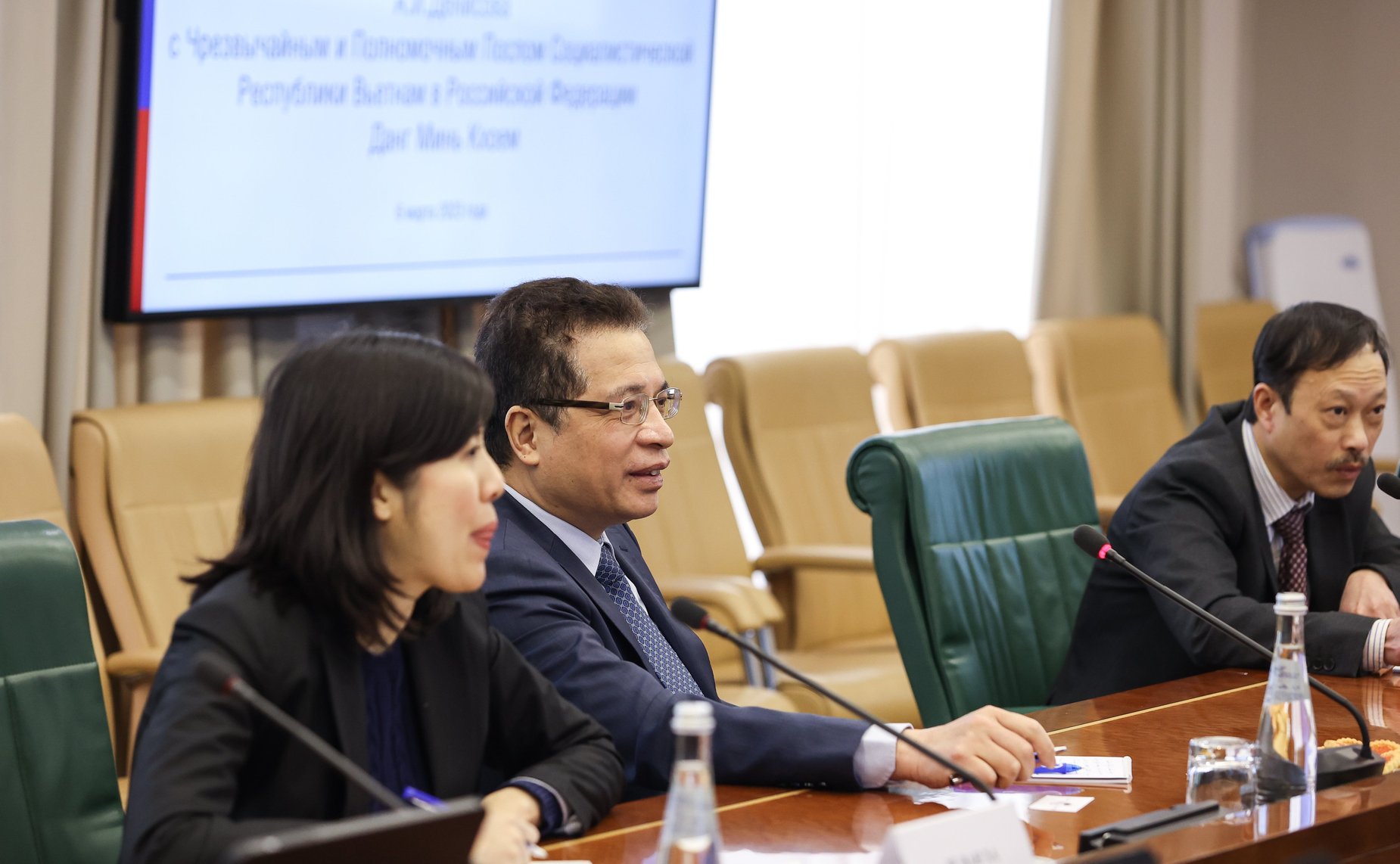 Встреча первого заместителя председателя Комитета СФ по международным делам Андрея Денисова с Чрезвычайным и Полномочным Послом Социалистической Республики Вьетнам в РФ