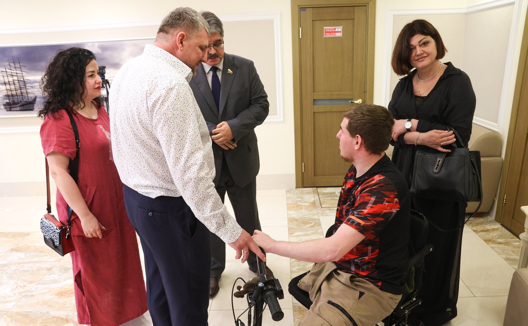 Открытие в Совете Федерации выставки творческих работ президента Международного союза художников-анималистов Сергея Ильинского-Акулова