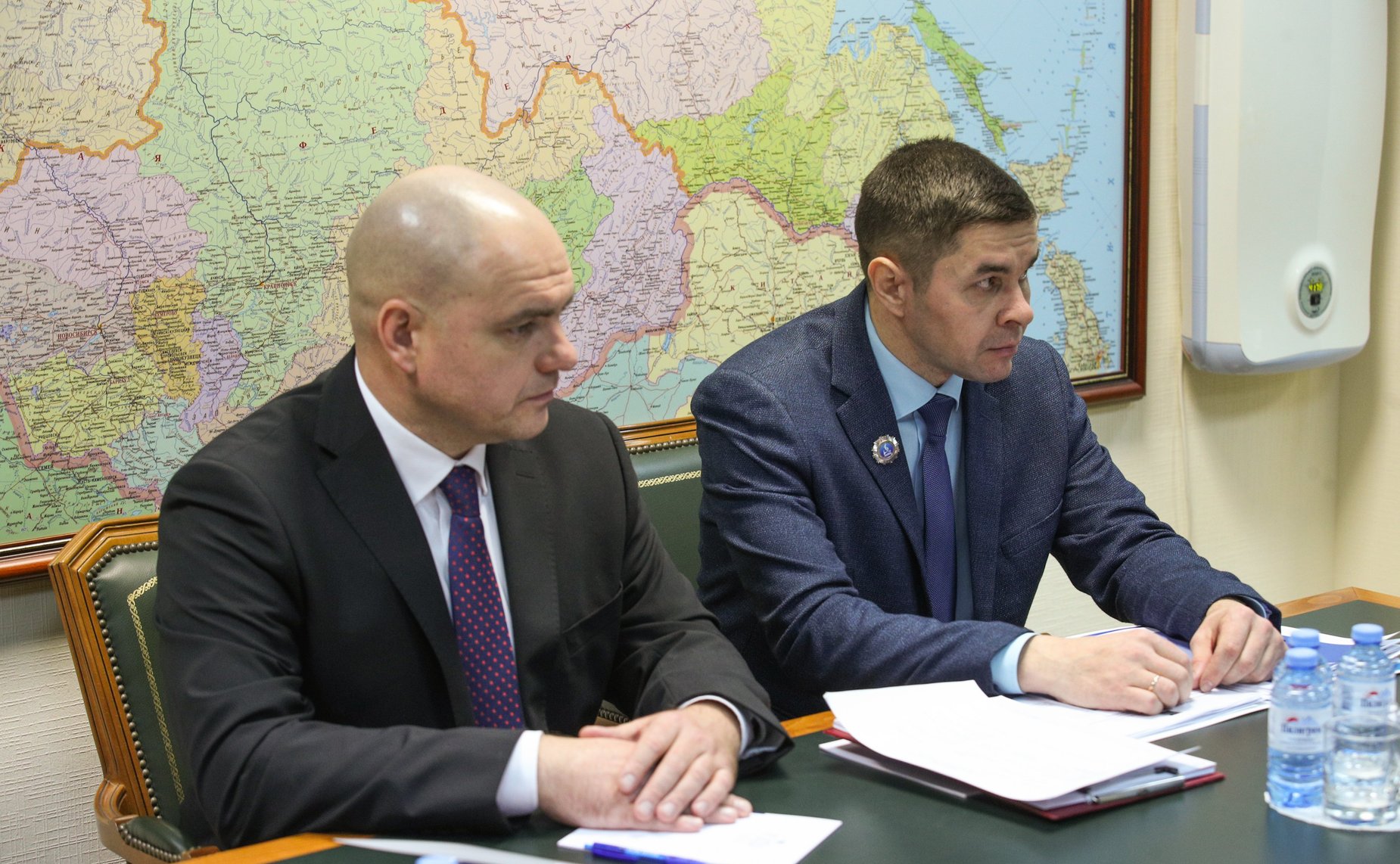 Встреча Юрия Воробьева с директором Образовательного центра – кадетской школы «Корабелы Прионежья»