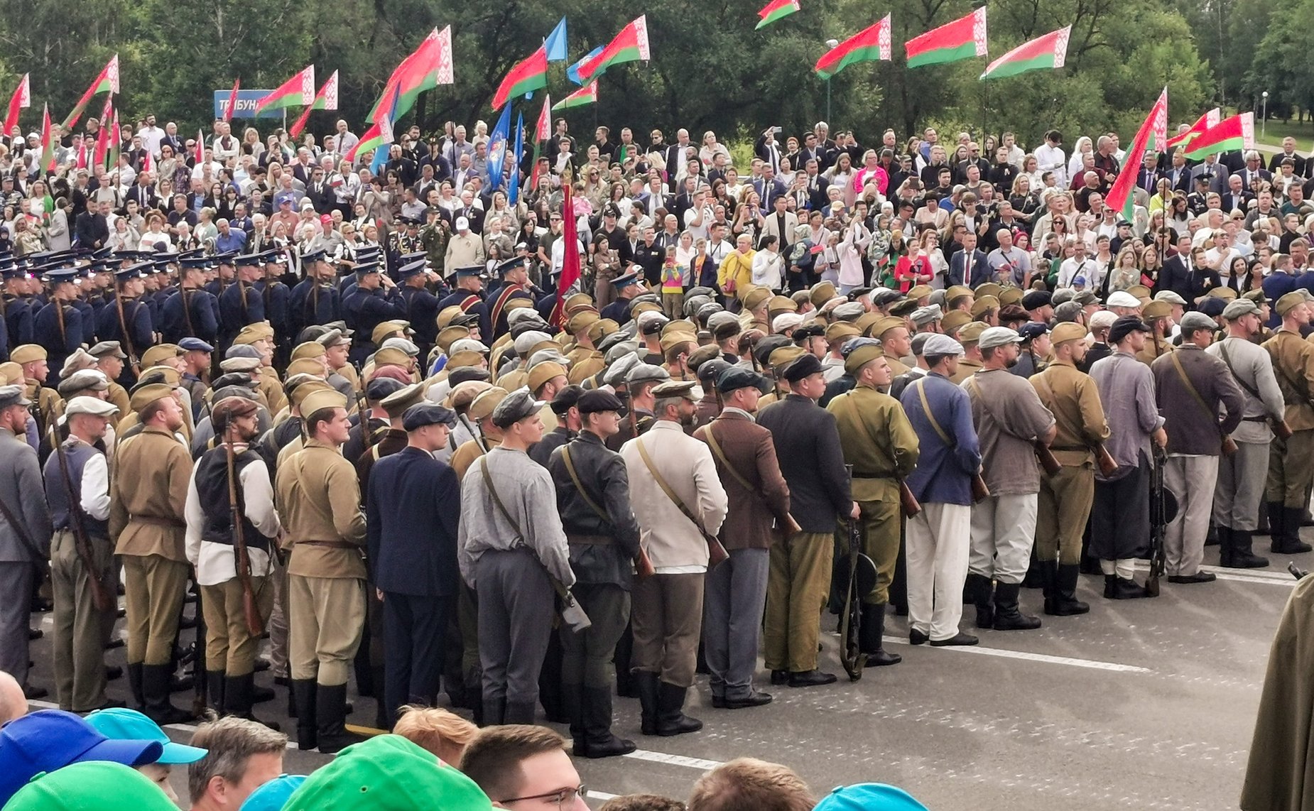В Минске участники проекта «Поезд Памяти» стали зрителями торжественного парада, посвященного 80-летию освобождения Беларуси
