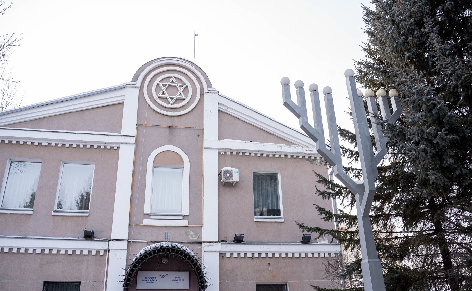 Сенаторы ознакомились с реализацией проекта доступной среды и посетили социальные и религиозные объекты города