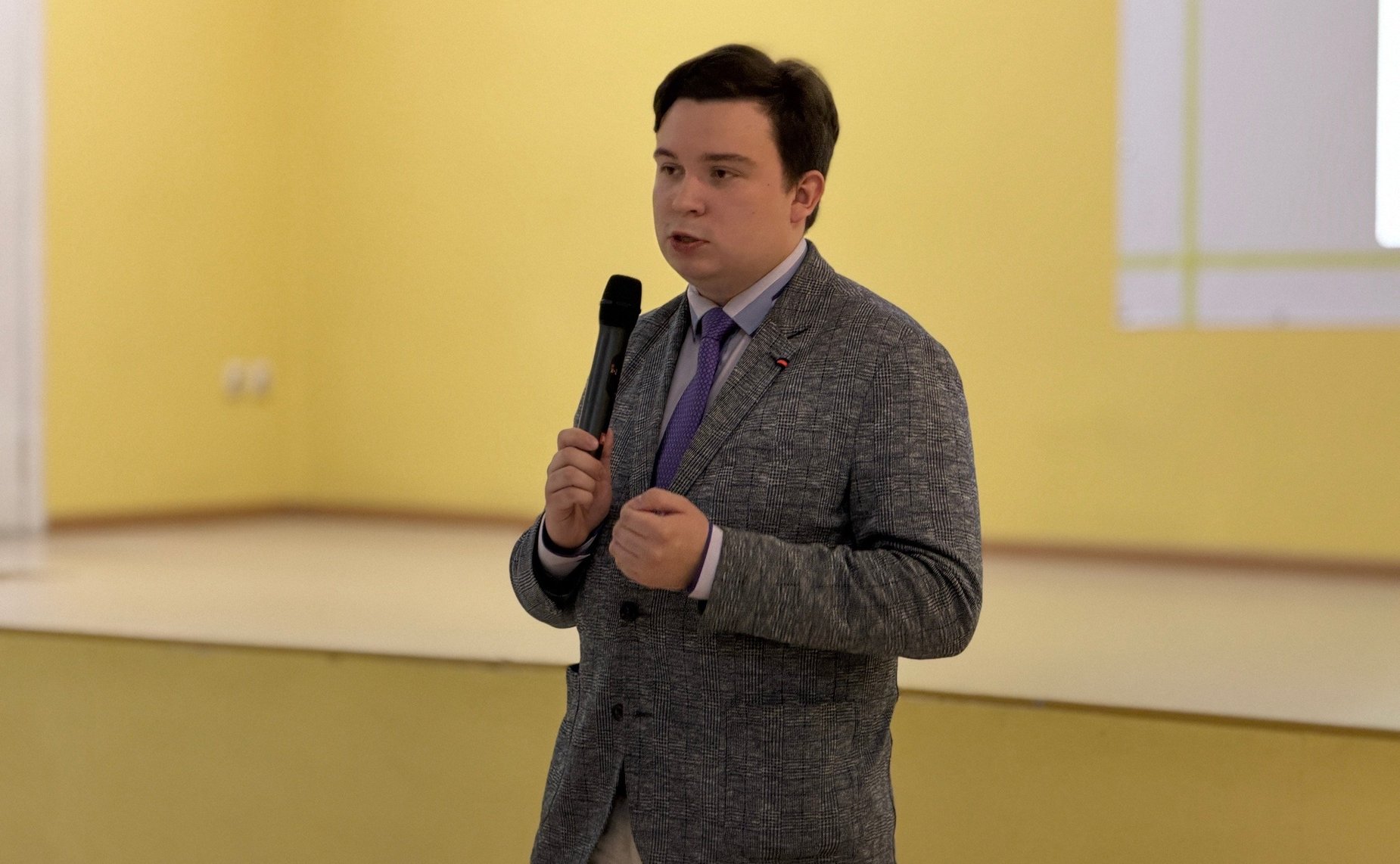 Роман Маслов вместе с председателем Молодёжного парламента города Череповца Антоном Плёнкиным посетили медицинский колледж