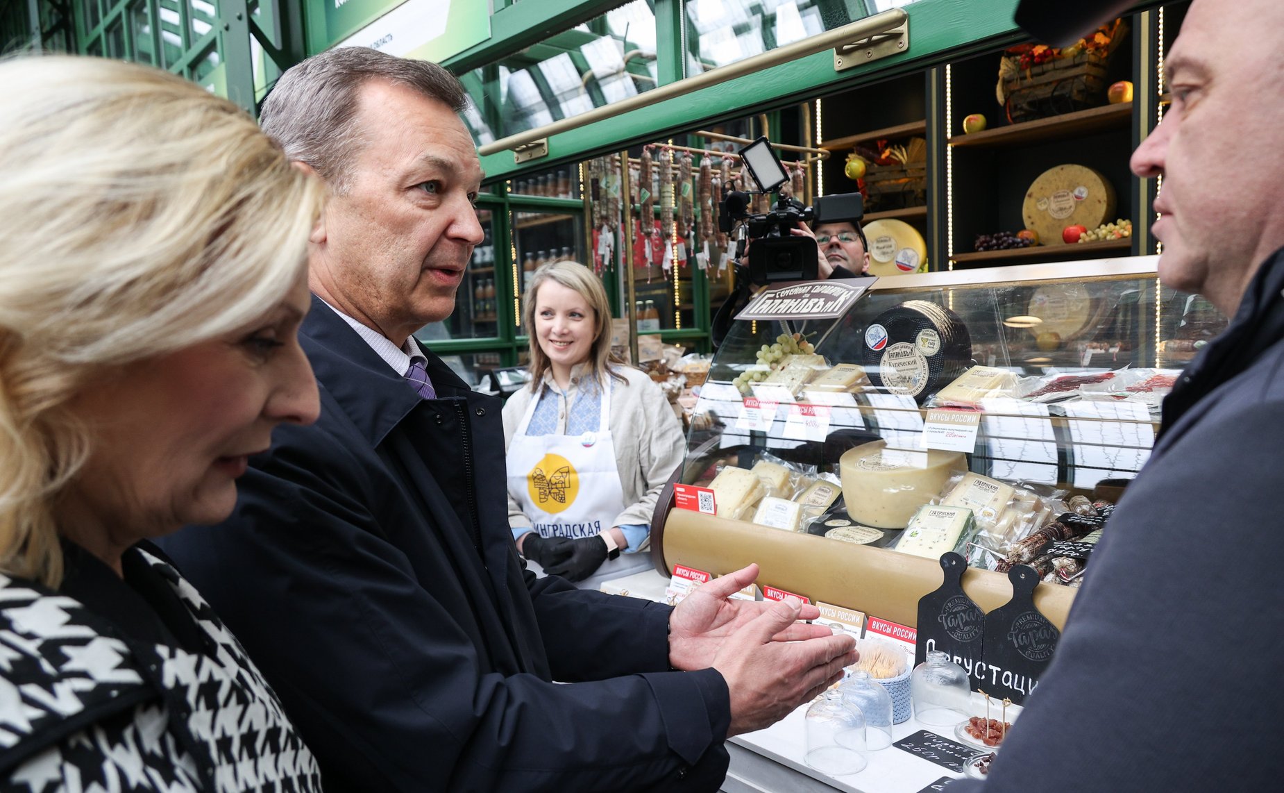 Сенаторы РФ открыли ярмарку фермерской продукции в Москве