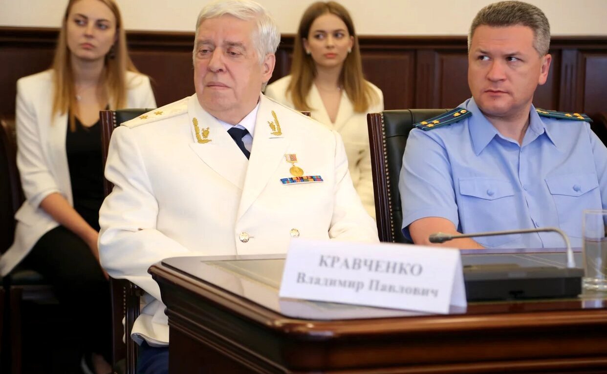 С. Аренин поздравил с юбилеем председателя Совета ветеранов прокуратуры Ставропольского края В. Кравченко