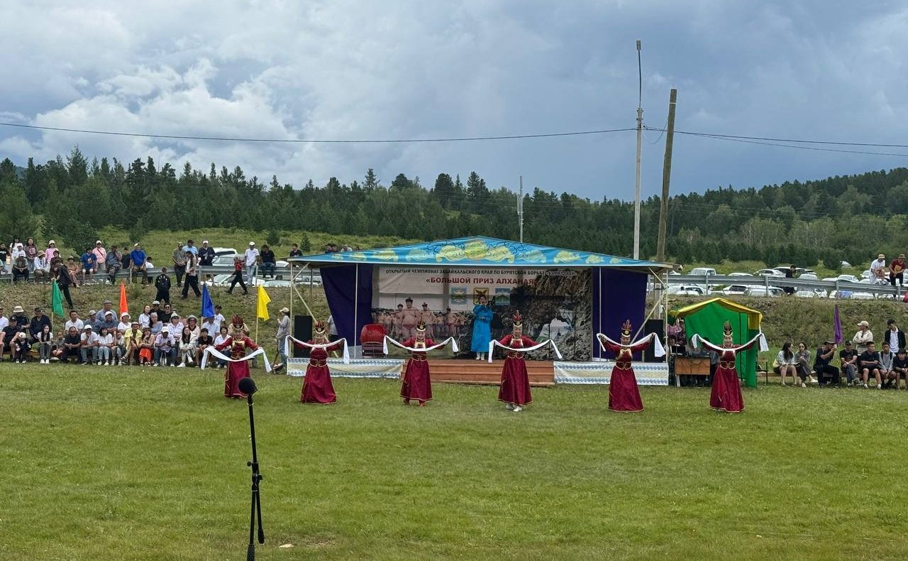 Баир Жамсуев принял участие в мероприятиях XIX открытого чемпионата региона по бурятской борьбе «Барилдаан» — «Большой приз Алханая», посвященном 80-летию Великой Победы и Году защитника Отечества