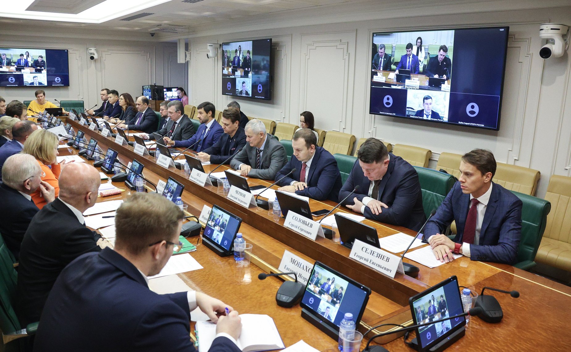 Круглый стол Комитета Совета Федерации по экономической политике «Проблемы и перспективы развития перевозок пассажиров легковым такси»