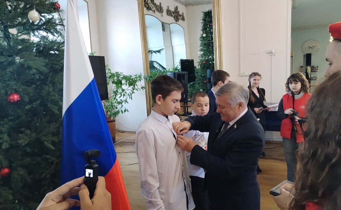 Сергей Михайлов вручил памятные медали Совета Федерации «За проявленное мужество» подросткам из города Нерчинск