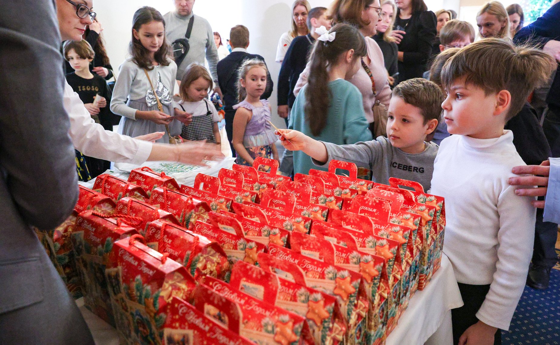 По инициативе Валентины Матвиенко в Таврическом дворце Санкт-Петербурга организована Рождественская елка для детей участников СВО