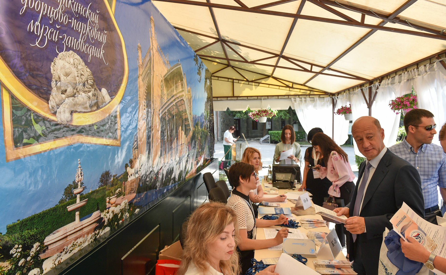 Заседание секции «Русофилы и российские соотечественники за рубежом: общие задачи и новые возможности для сотрудничества»