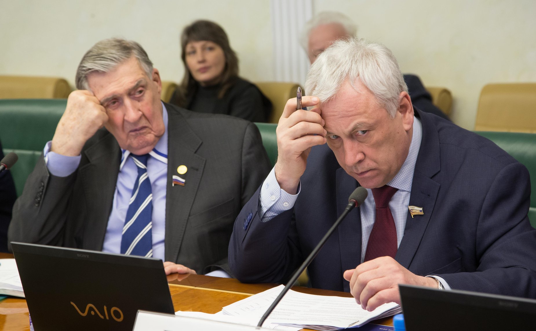 В. Долгих и Ю. Липатов