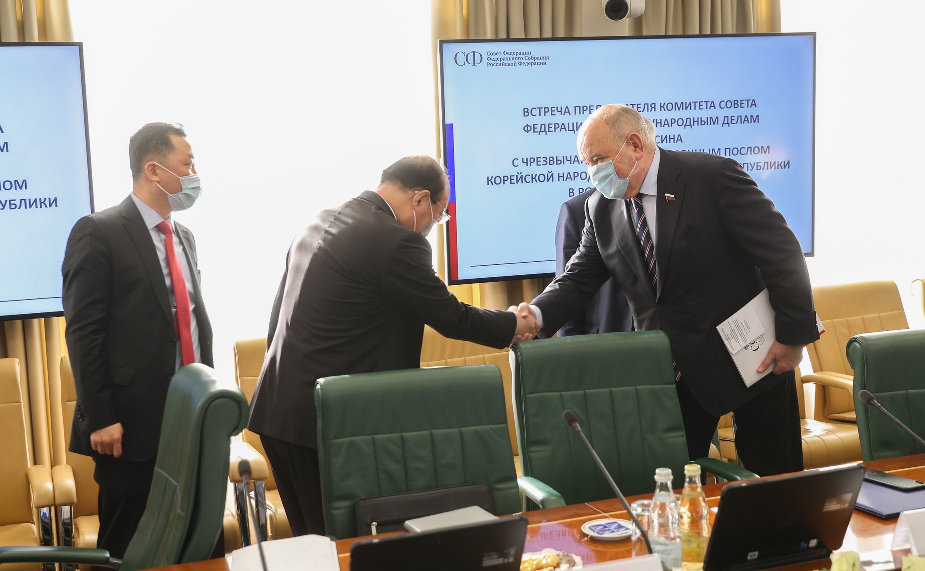 Встреча председателя Комитета СФ по международным делам Григория Карасина с Чрезвычайным и Полномочным послом КНДР в РФ