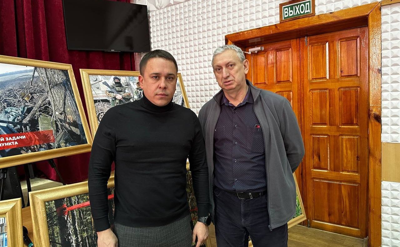 Айрат Гибатдинов представил фотовыставку учащимся колледжа