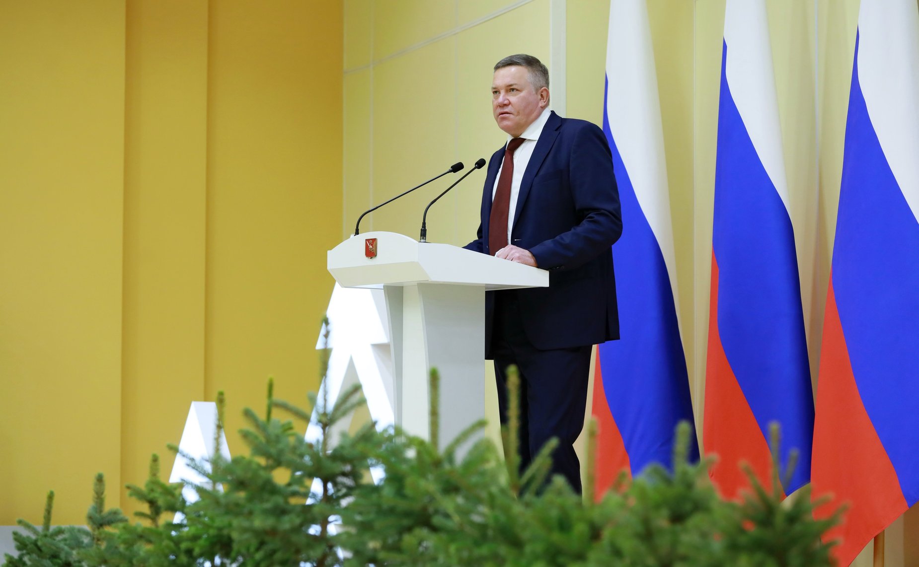 Губернатор Вологодской области Олег Кувшинников выступил с приветственным словом на пленарном заседании 26-го Международного лесного форума «Российский лес»