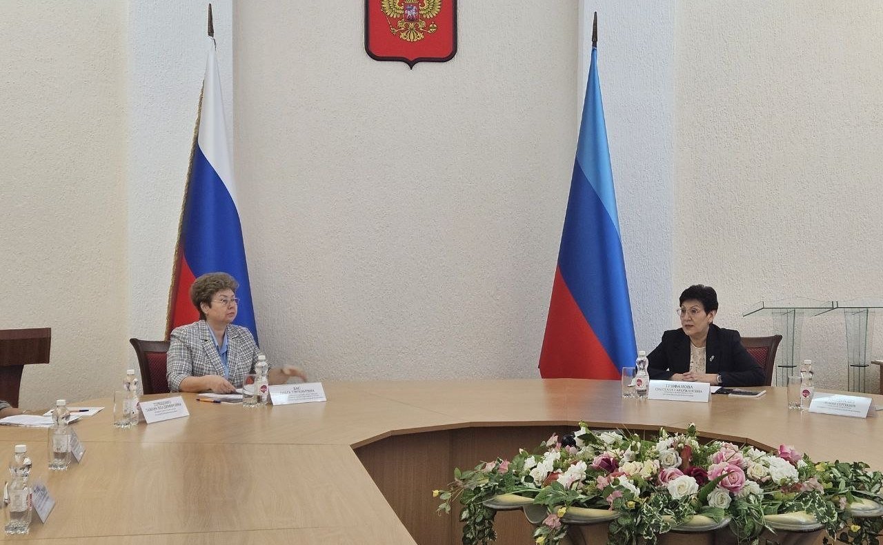 Ольга Бас в ходе поездки в регион инициировала проведение круглого стола на тему совершенствования оказания правовой помощи участникам СВО и членам их семей