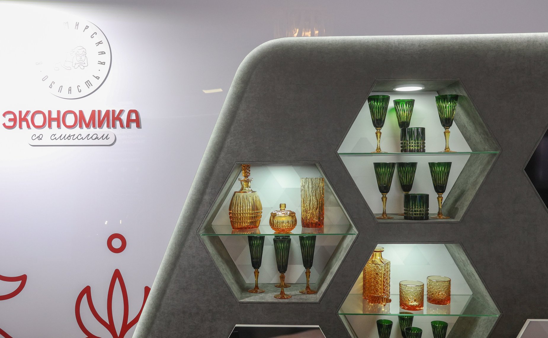 Валентина Матвиенко и Александр Авдеев посетили выставку, посвященную истории и культуре Владимирской области и основным направлениям развития региона