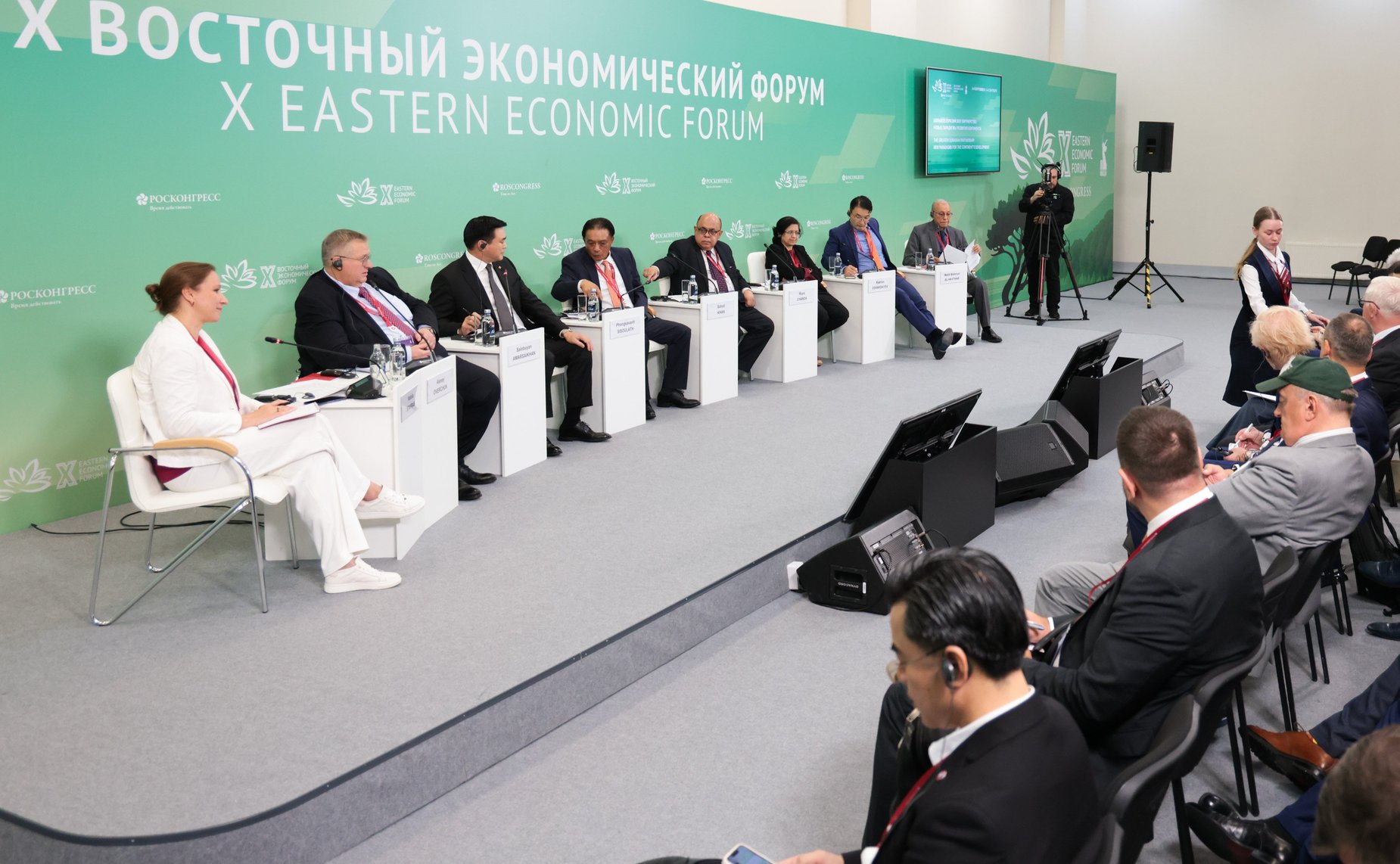 Сессия «Большое Евразийское партнерство: новые парадигмы развития континента». X Восточный экономический форум