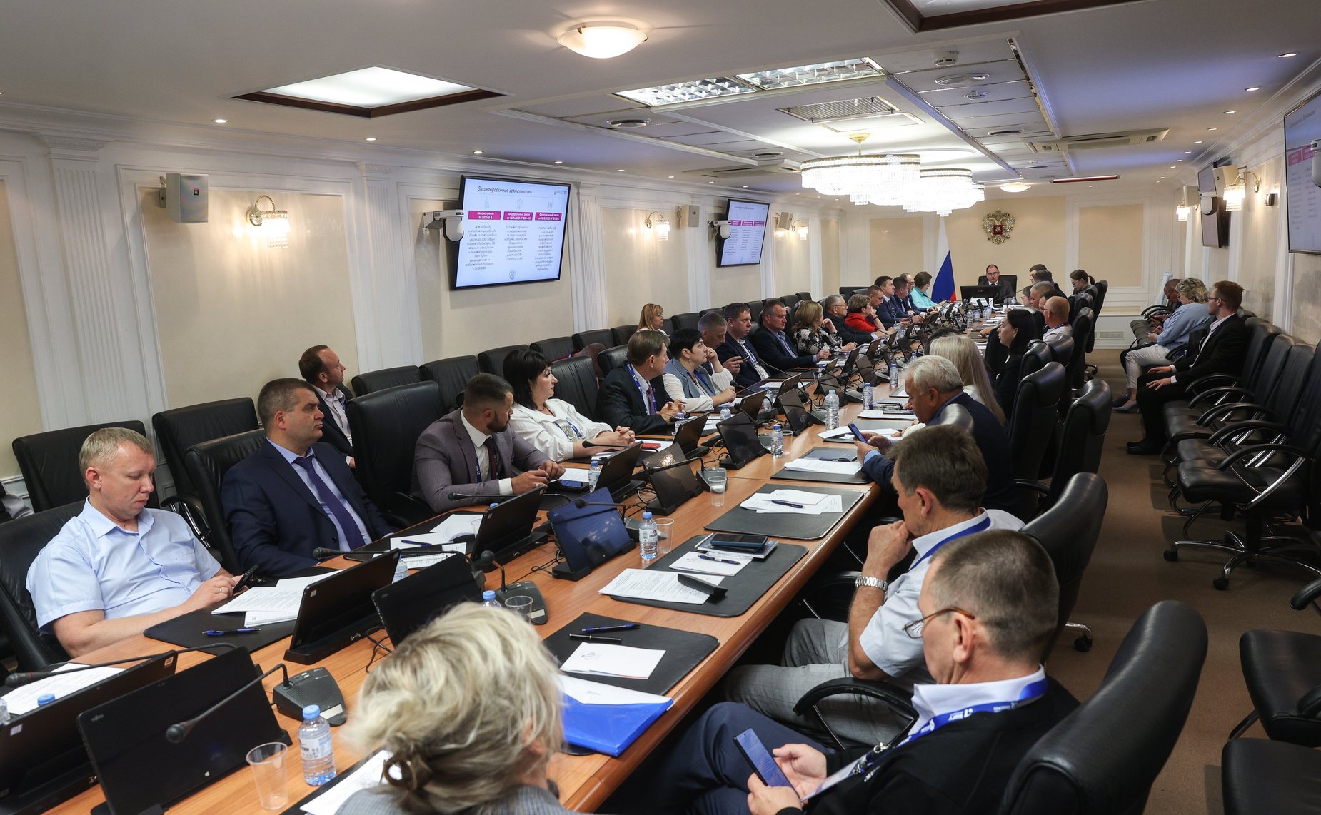 Встреча сенаторов Российской Федерации с участниками Программы «Руководители представительных органов местного самоуправления Донбасса и Новороссии»