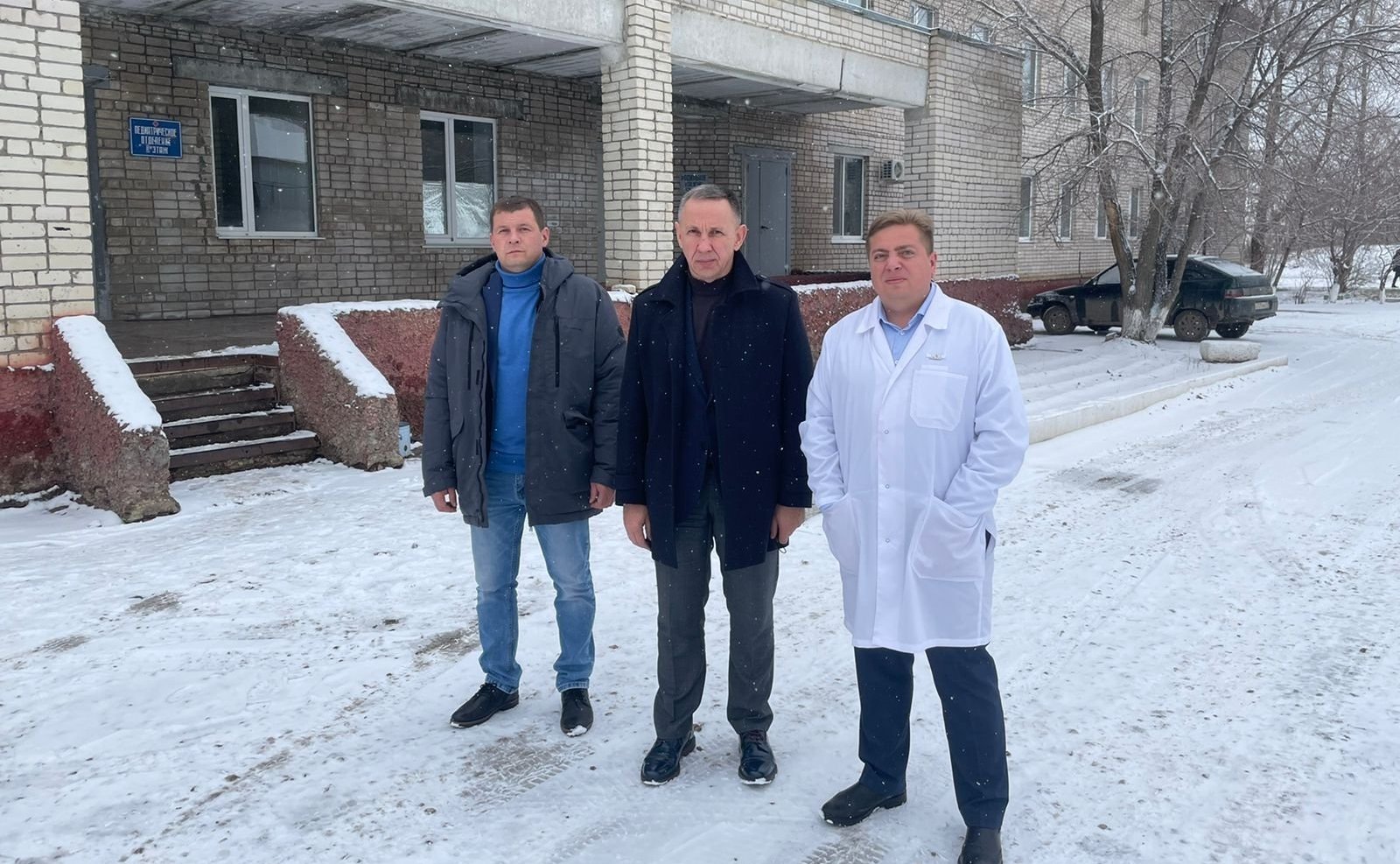 Олег Алексеев вместе с главой Перелюбского района Николаем Савельевым посетил районную больницу