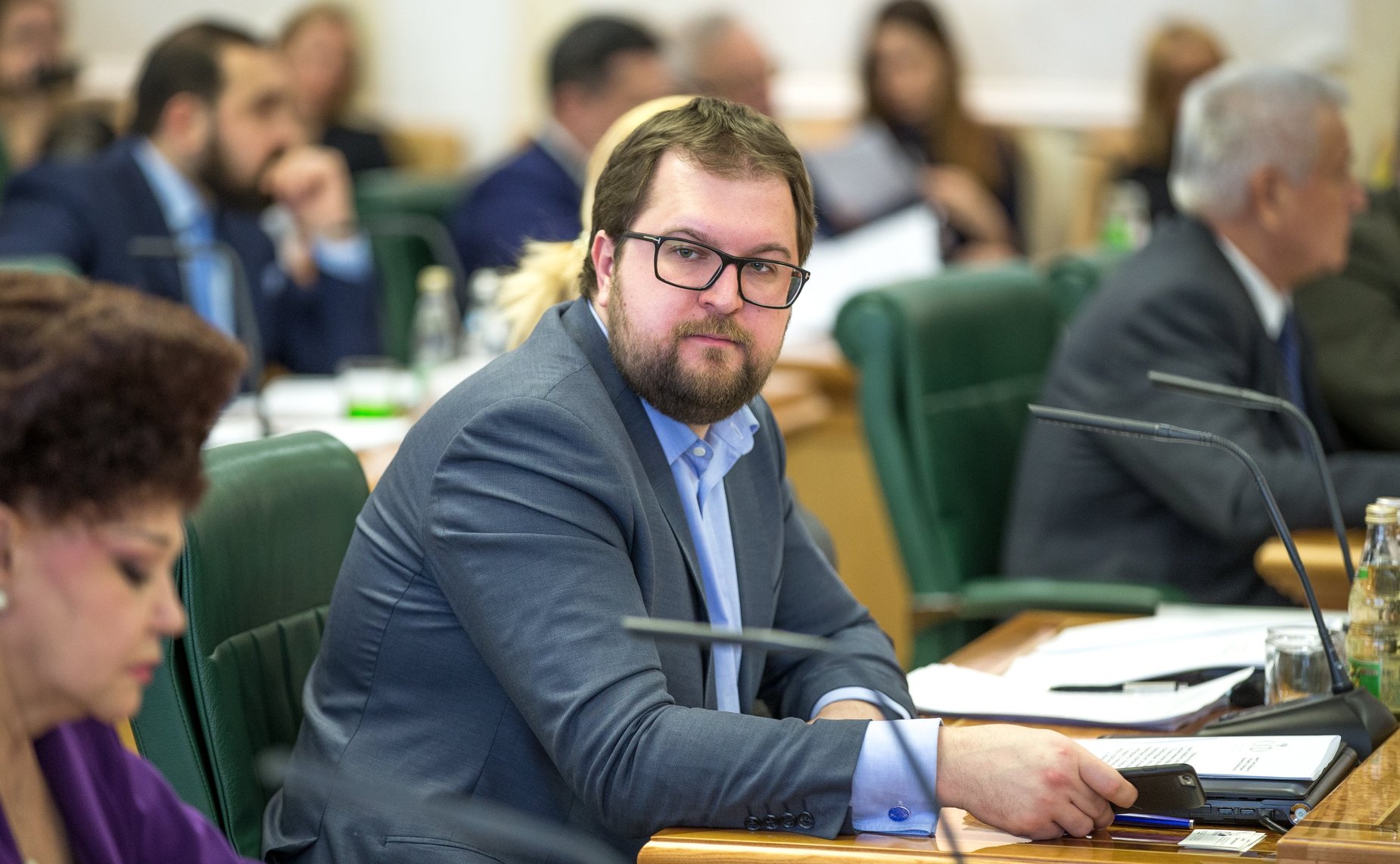 Публичное обсуждение проекта федерального закона, касающегося придания государственного статуса программе по установкам беби-боксов