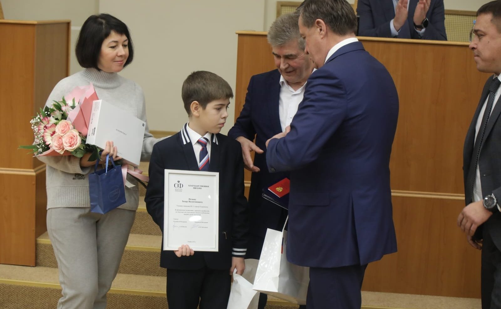 Сергей Рябухин и Айрат Гибатдинов приняли участие в мероприятии по награждению ульяновского школьника медалью Совета Федерации «За проявленное мужество»