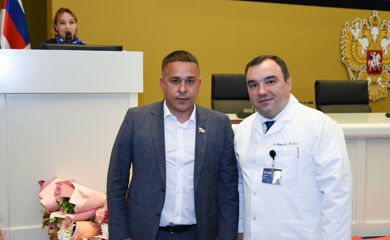 Айрат Гибатдинов поздравил с Днем Медицинского работника