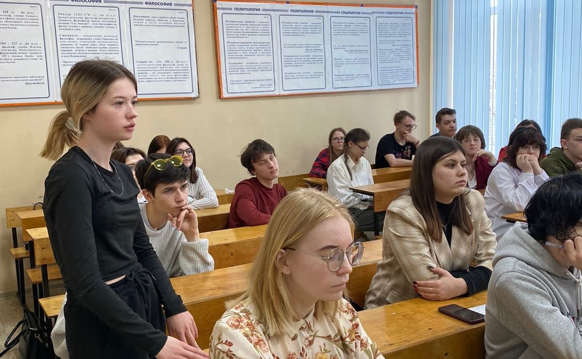 Ирина Кожанова встретилась с руководством и студентами дистанционного университета-колледжа «УМНЕЙ» и ответила на вопросы студентов