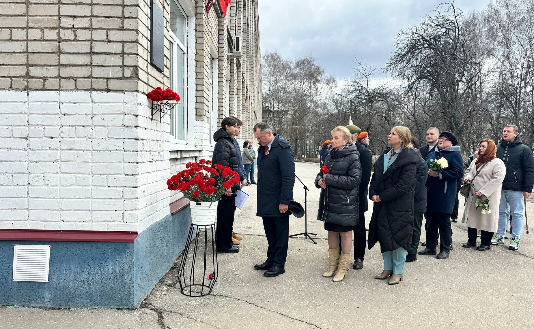 Игорь Мурог принял участие в открытии мемориальной экспозиции в честь Героев СВО – выпускников школы № 47 города Рязани