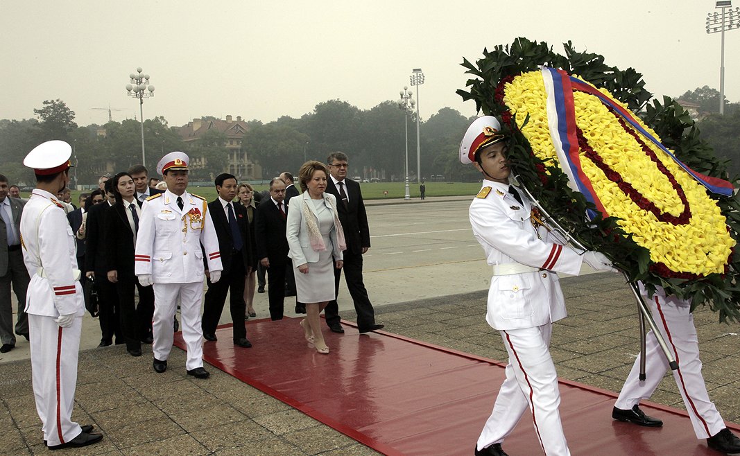 14-11-12_ханой возложение