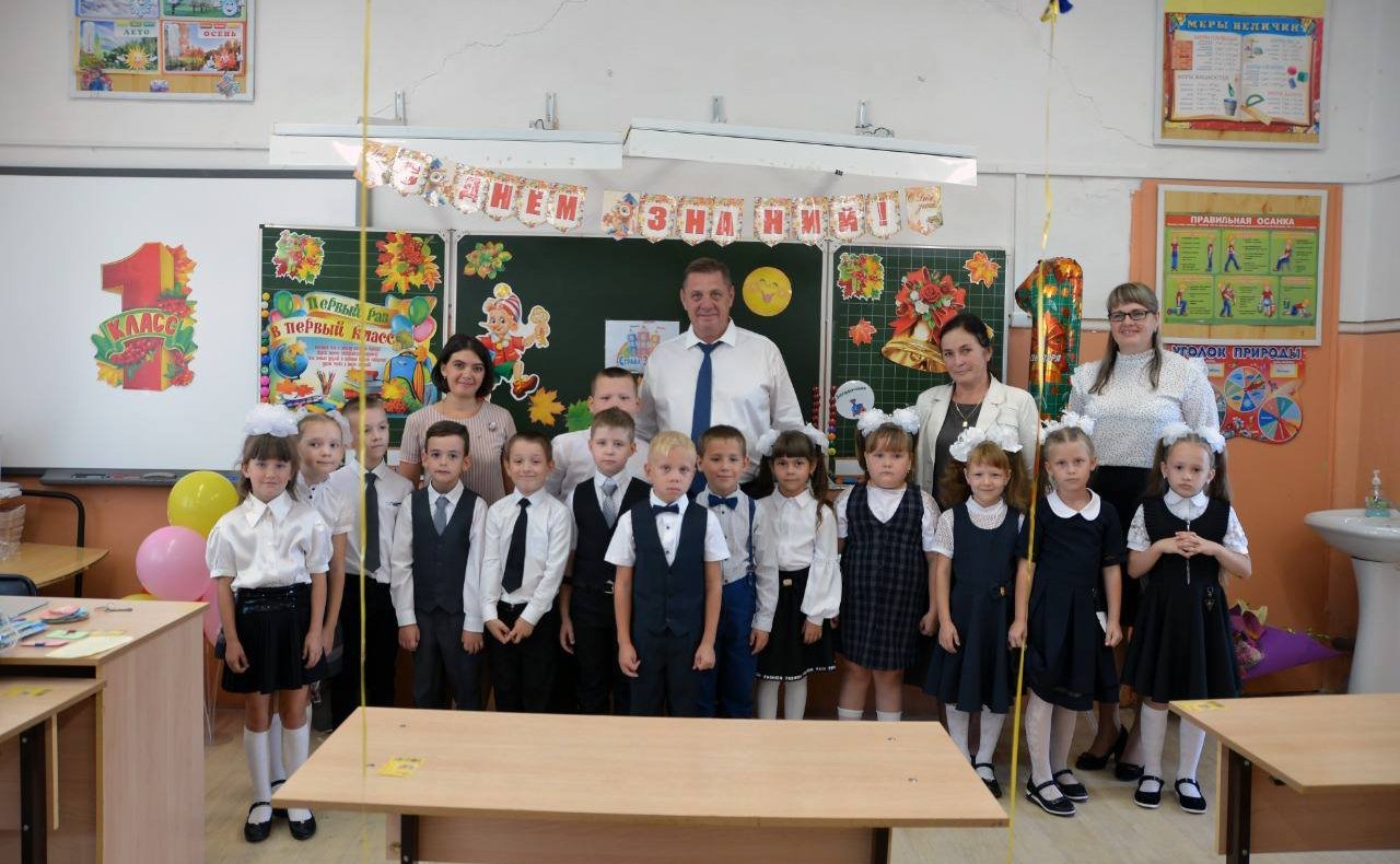 Николай Семисотов поздравил школьников, педагогов и родителей Волгоградской области с наступившим учебным годом