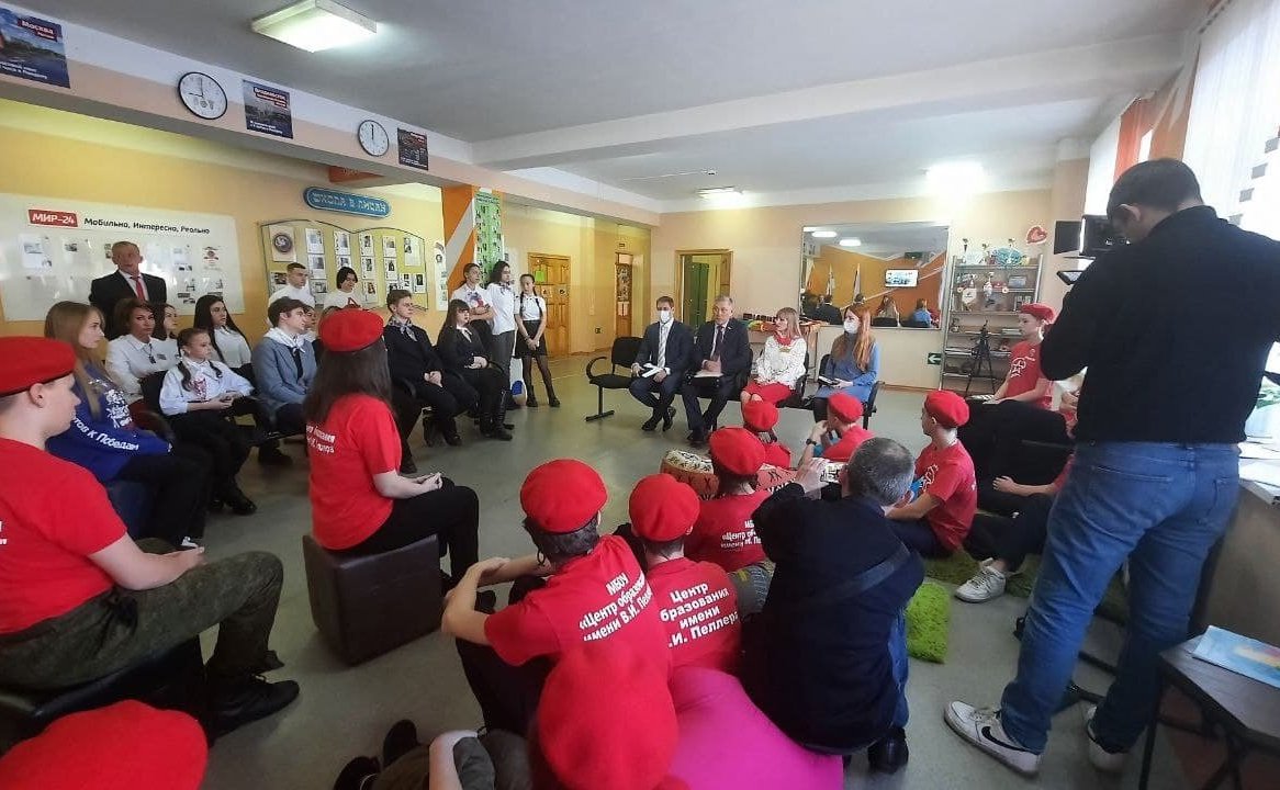 Юрий Валяев провел Урок патриотизма с юнармейцами и волонтерами